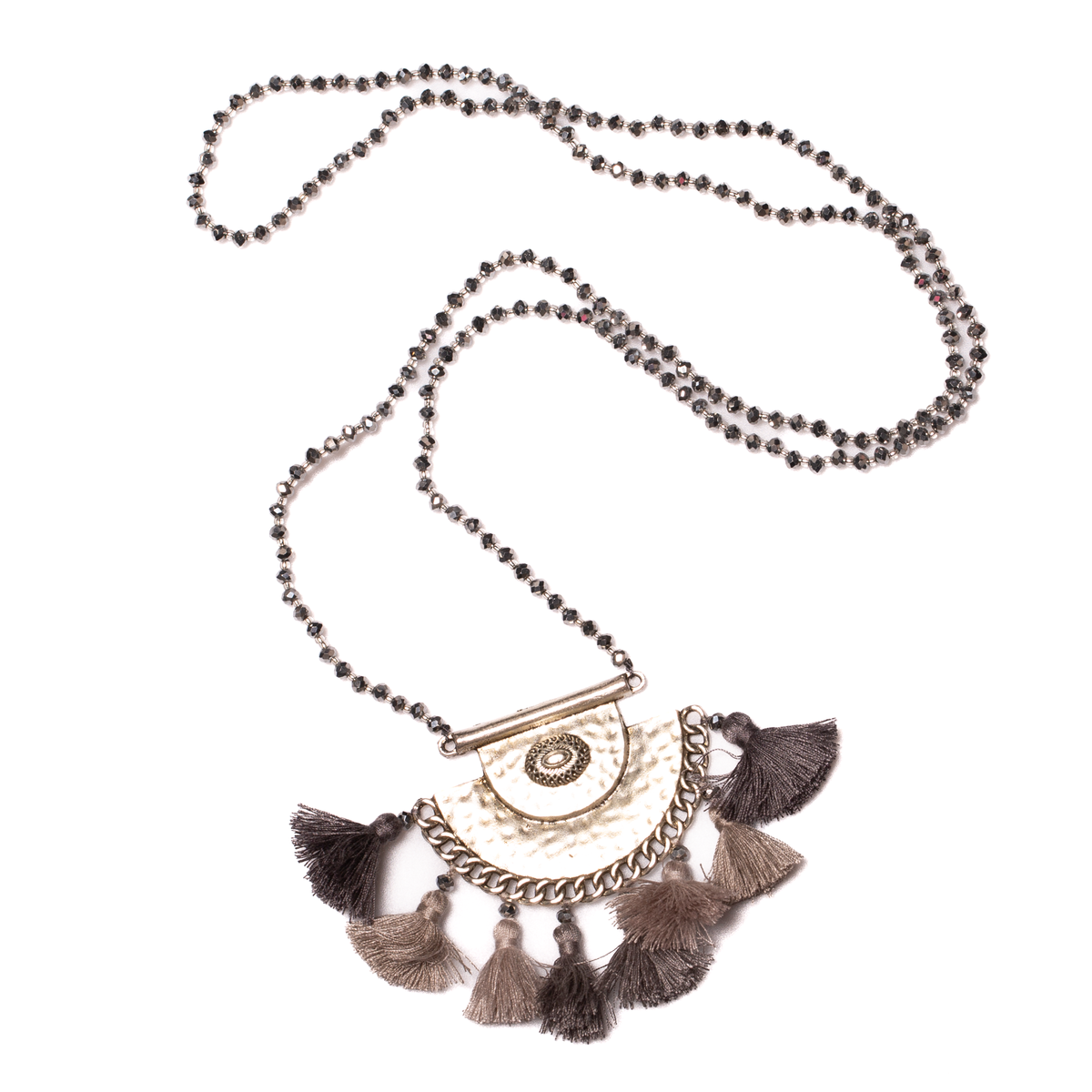 Long collier en cristal avec pendentif en métal martelé