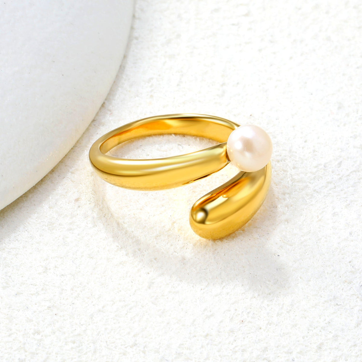 Bague intemporelle en or et perle