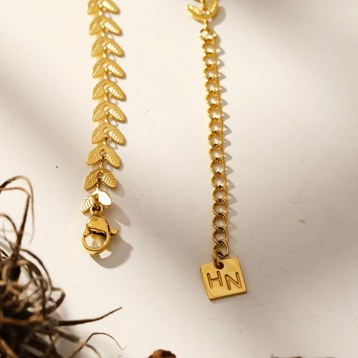 ALALA Gold : Collier feuille embossée beauté botanique
