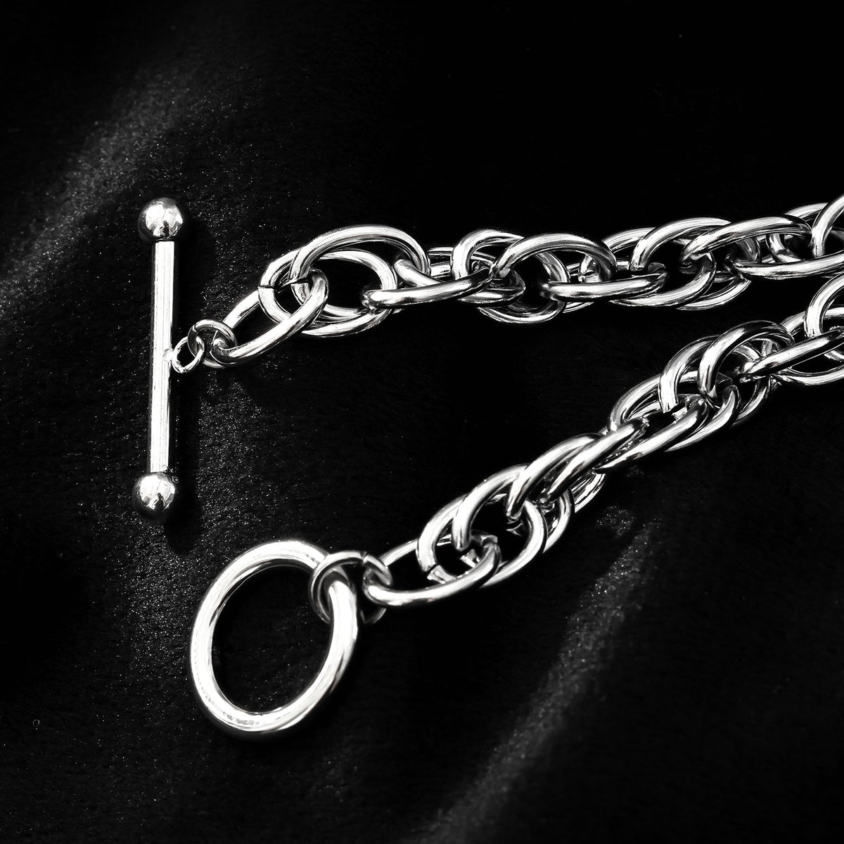 ARDA Or blanc ton argent : Bracelet multimaillons épais et complexe avec fermoir circulaire et en T