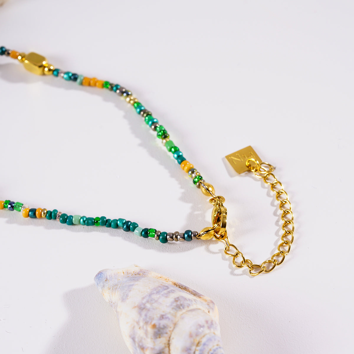 Style AYESHA : Collier chaîne bohème élégant orné de perles en cristal et de perles dorées