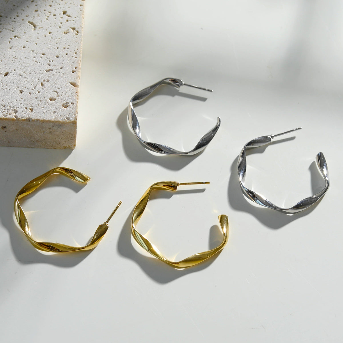 Boucles d'oreilles créoles sculpturales ADAMMA