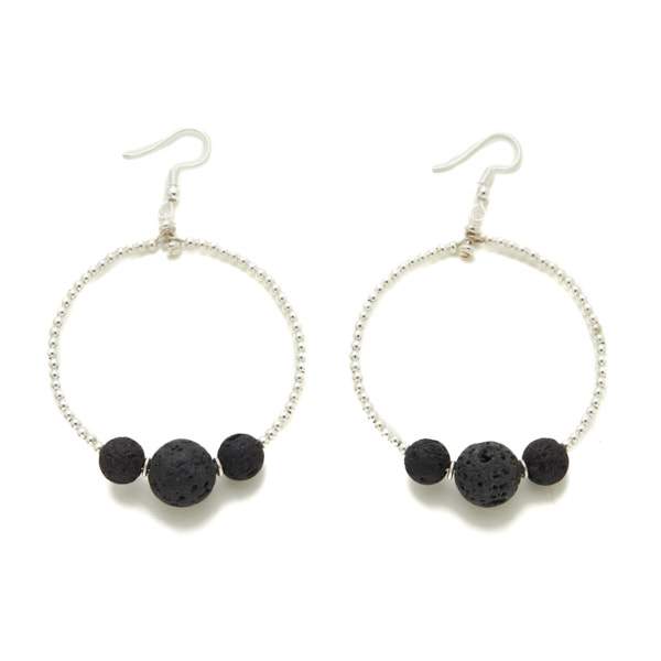 Boucles d'oreilles créoles triple bille en pierre de lave et plaqué argent