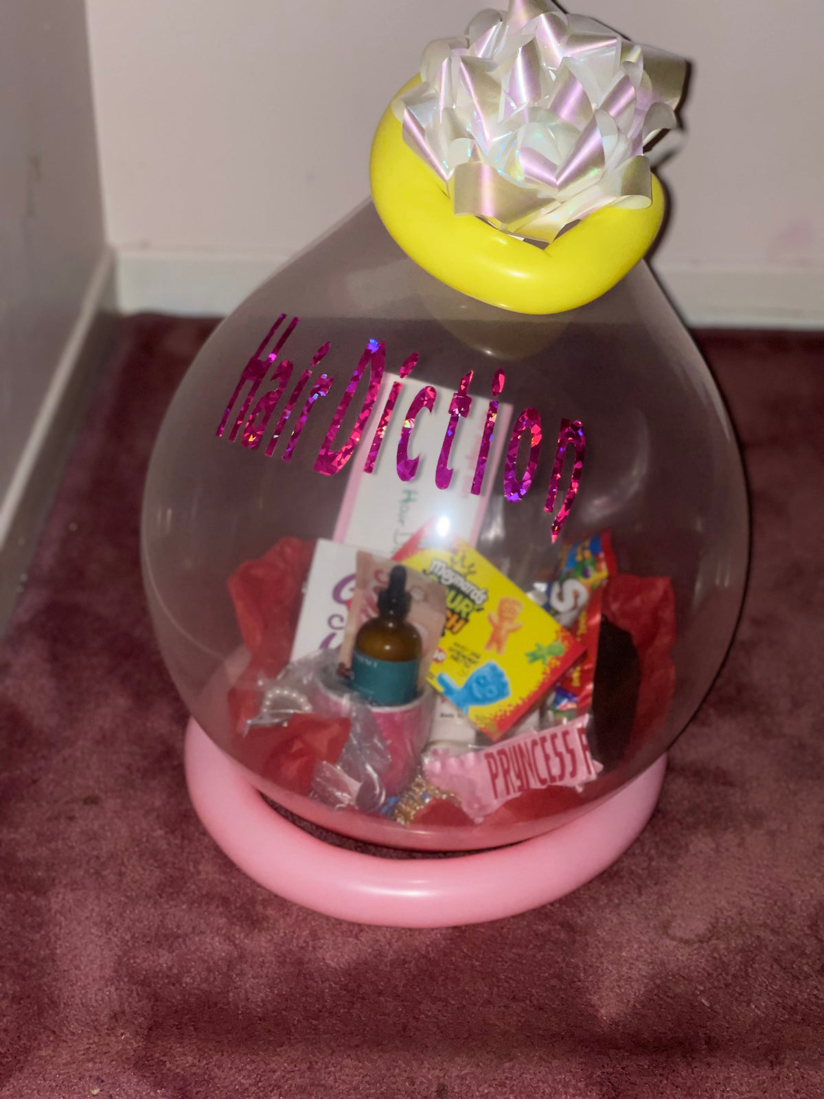 Ballons farcis personnalisés – Écriture vinyle et nœud personnalisés