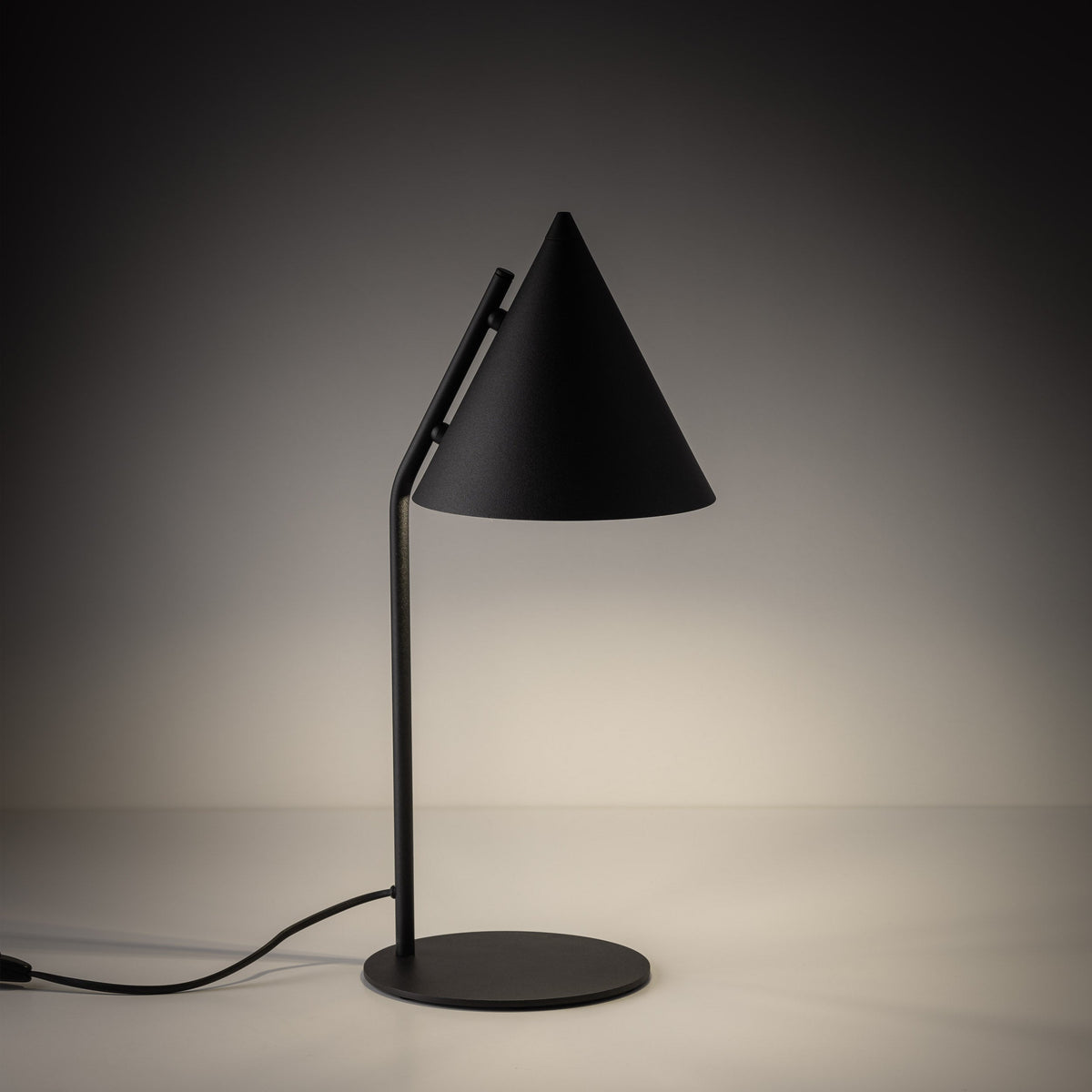 Lampe de chevet CONO noire moderne minimaliste