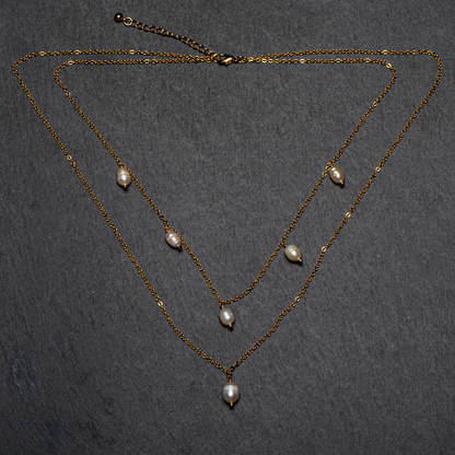 Collier double rang de perles et chaîne en plaqué or