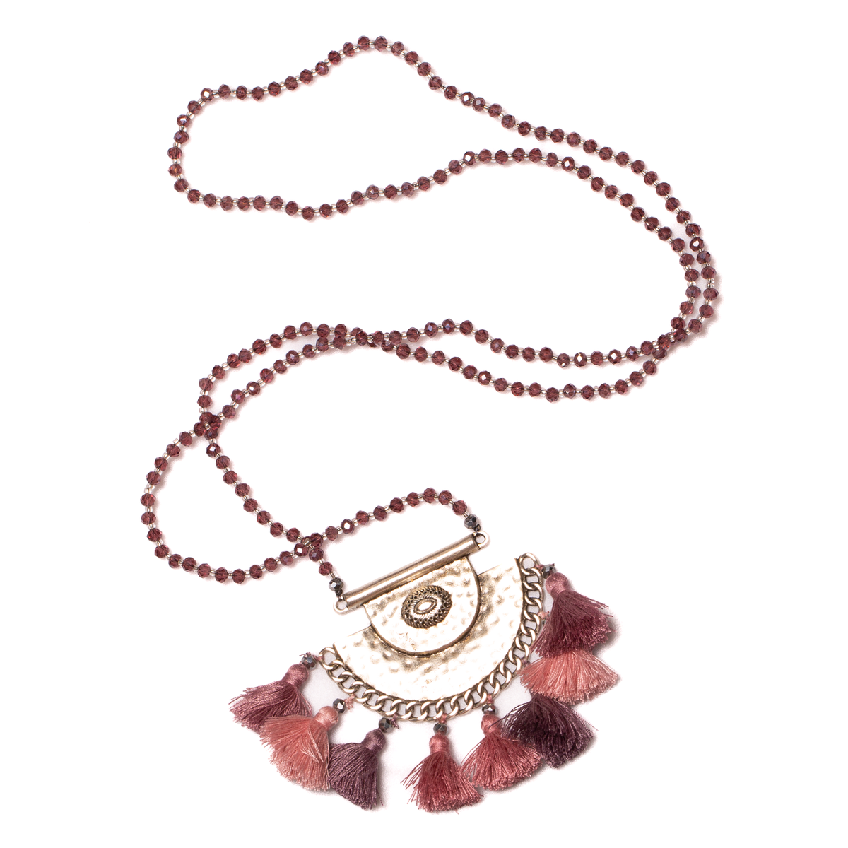 Long collier en cristal avec pendentif en métal martelé