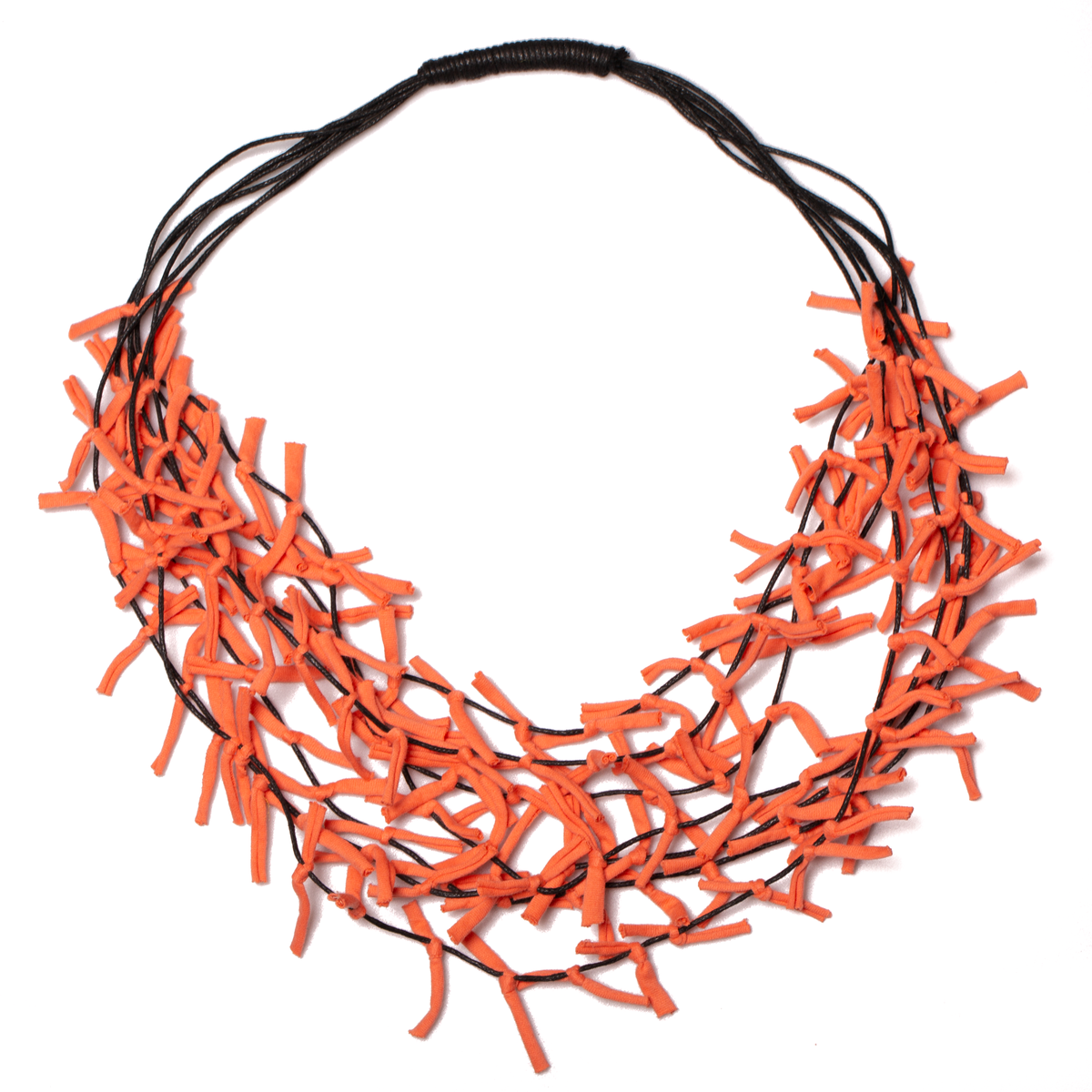 Collier en tissu noué multibrins