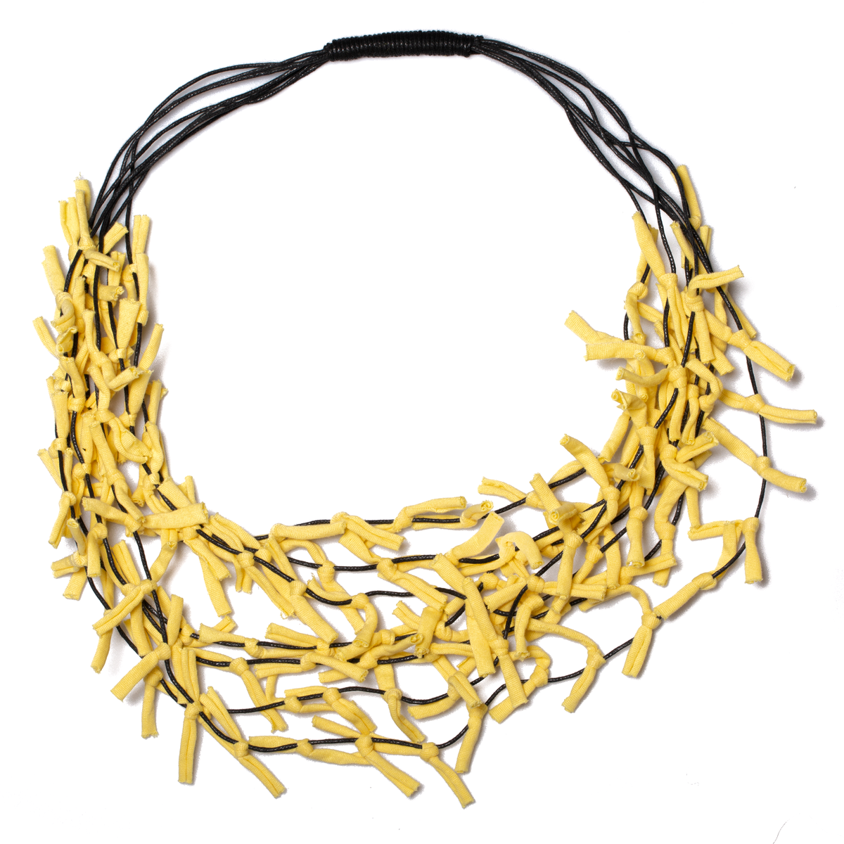 Collier en tissu noué multibrins