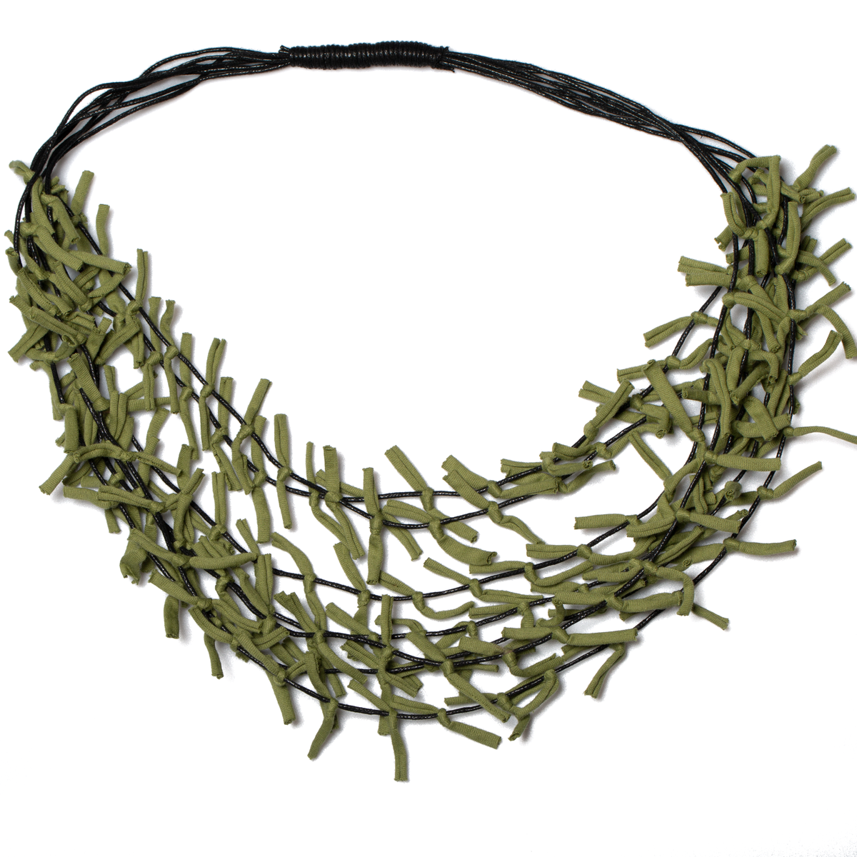 Collier en tissu noué multibrins