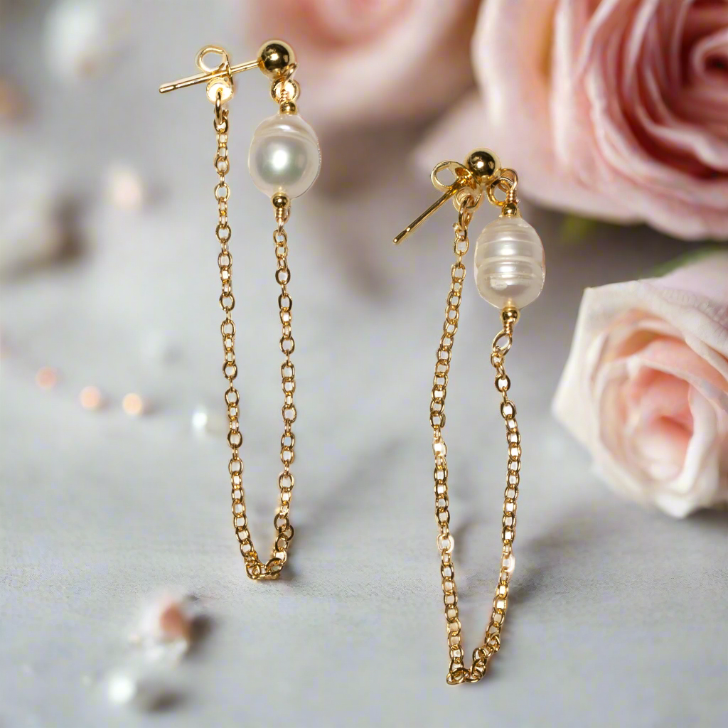 Puces d'oreilles perles et chaîne en plaqué or