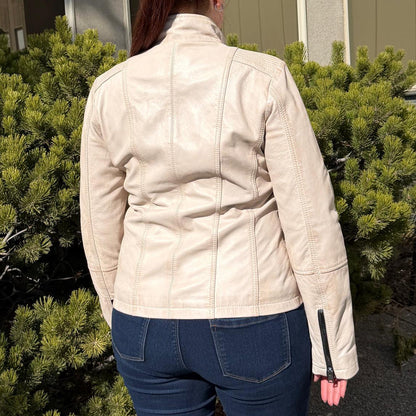 Veste Classique Femme en Cuir d'Agneau. Col Rond clouté, 4 Poches zippées et Surpiqûres Décoratives aux Épaules