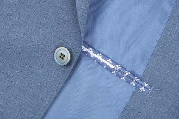 CRÉEZ VOTRE TENUE : Costume ajusté bleu clair (le forfait comprend un costume 2 pièces, une chemise, une cravate ou un nœud papillon, une pochette assortie et des chaussures)