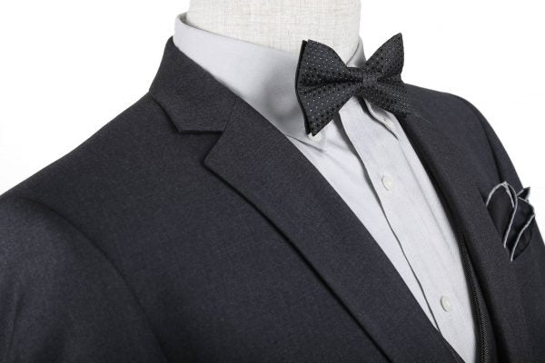 CRÉEZ VOTRE ENSEMBLE : Costume ajusté anthracite (L'ensemble comprend un costume 2 pièces, une chemise, une cravate ou un nœud papillon, une pochette assortie et des chaussures)