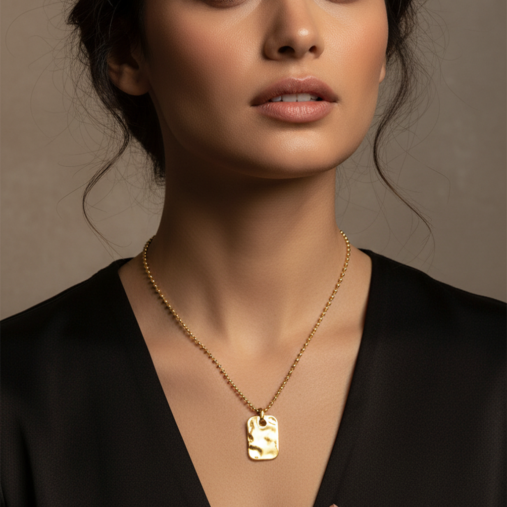Collier avec pendentif pièce intemporel
