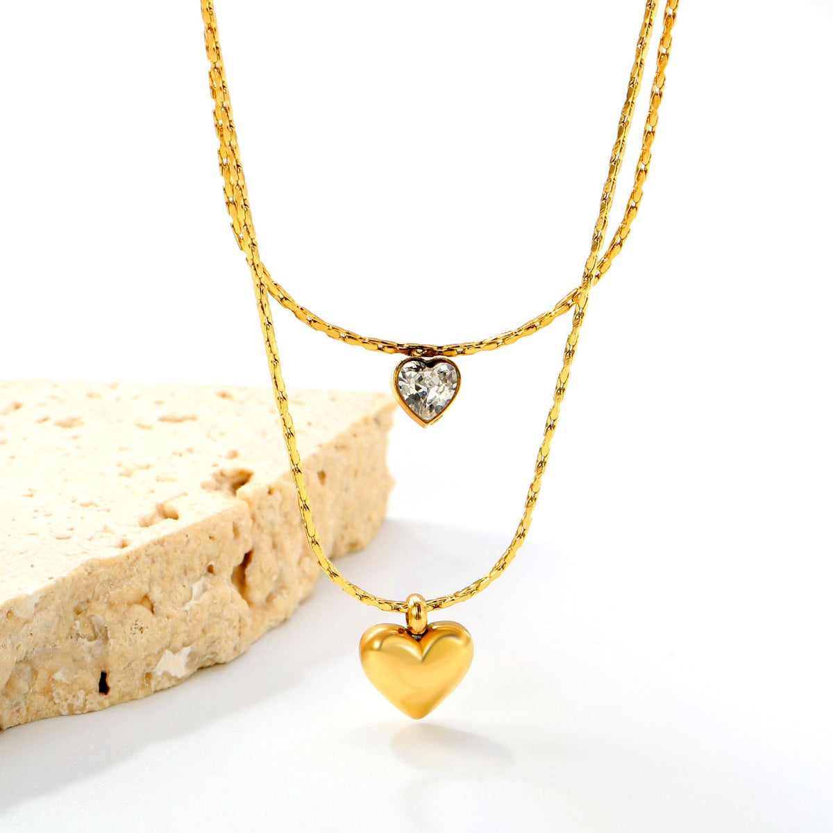 Collier en chaîne à cœurs superposés