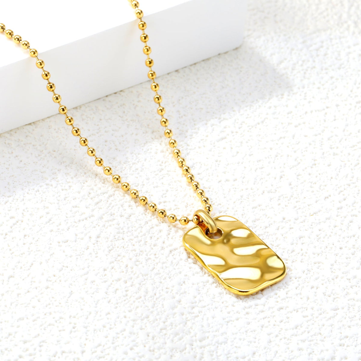 Collier avec pendentif pièce intemporel