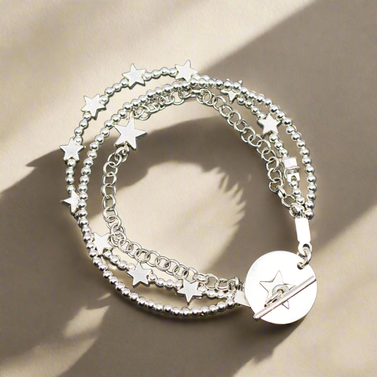 Bracelet multi-rangs en plaqué argent avec pendentif étoile et fermoir en T