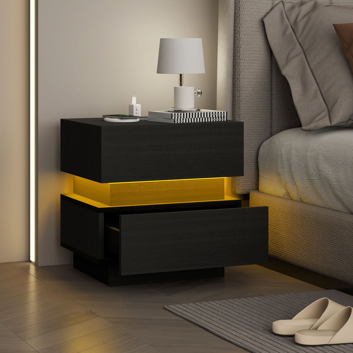 Table de chevet Emma avec station de recharge, ports USB et lumière LED - Noir