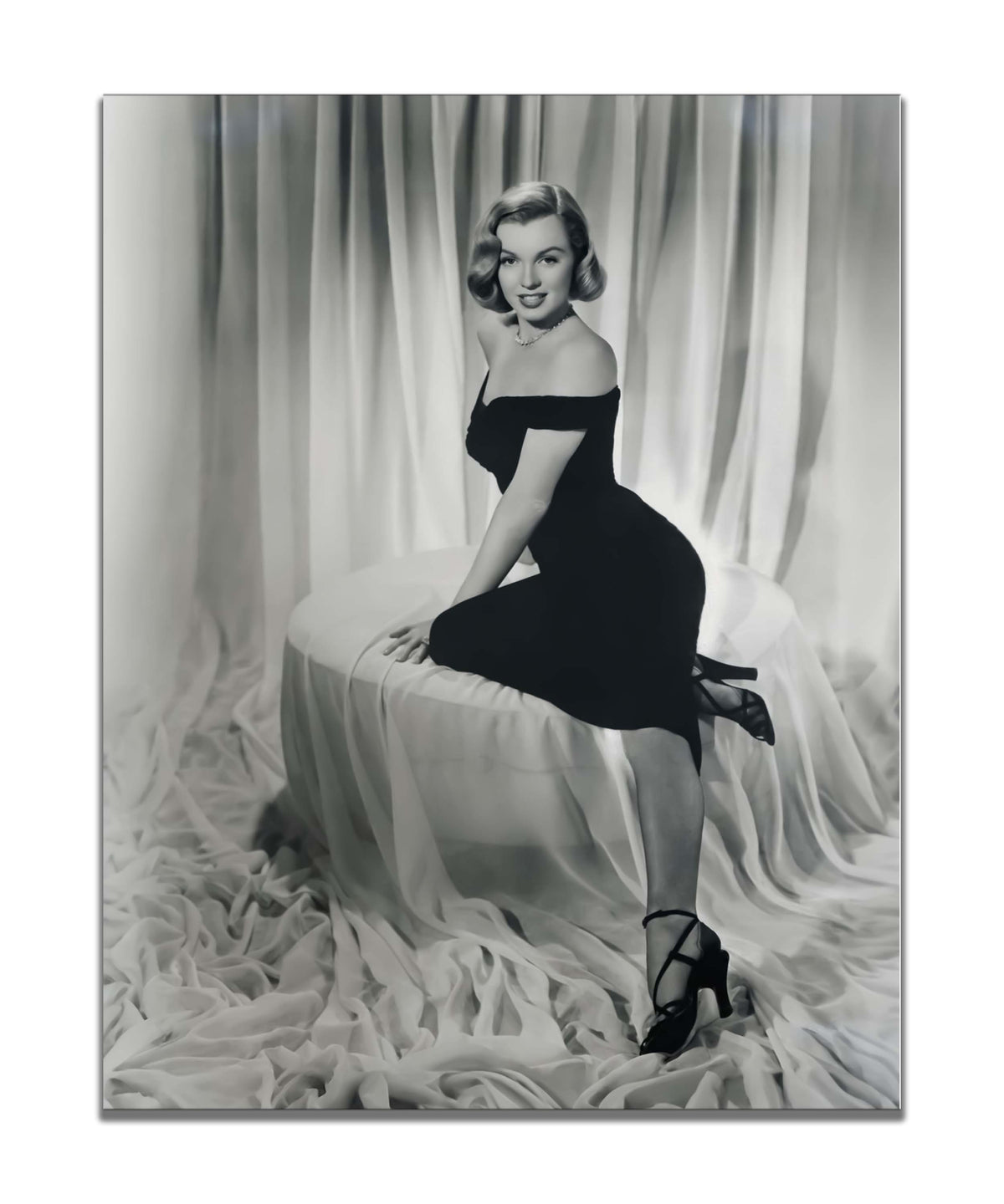 Wall Art-Marilyn in the room- Canvas Print