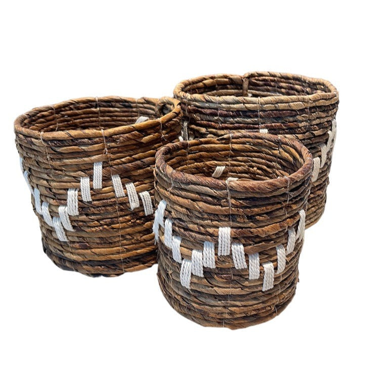 Panier jardinière zigzag en feuilles de bananier et macramé