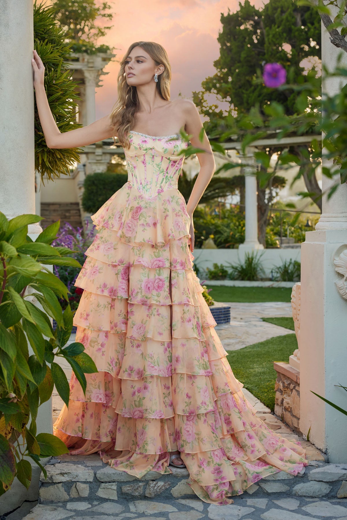 Robe longue étagée à imprimé floral