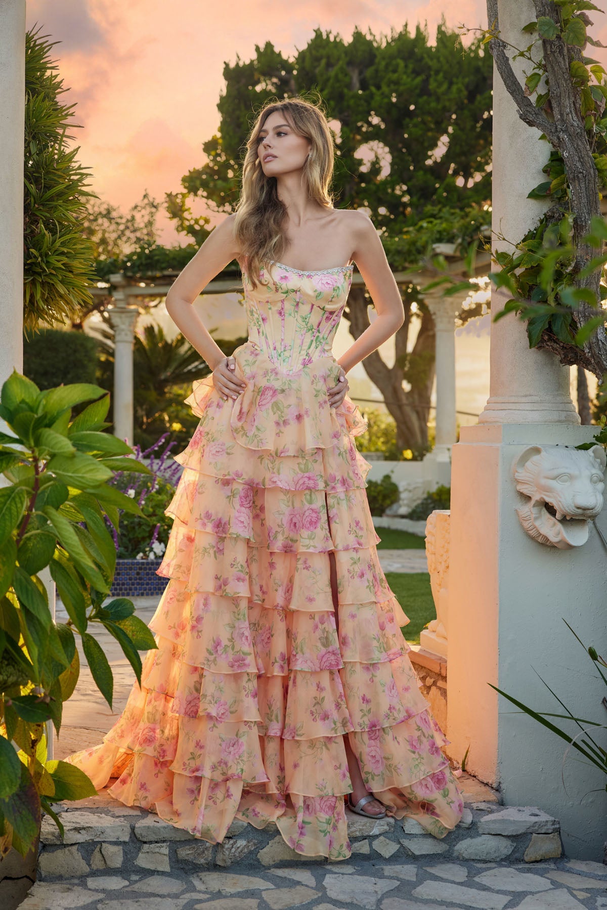 Robe longue étagée à imprimé floral