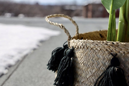 Vienne - Panier en jonc de mer avec pompon noir