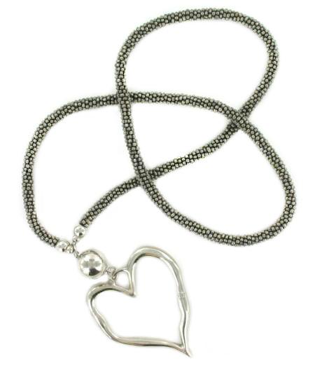 Collier ras de cou en perles avec cœur ouvert