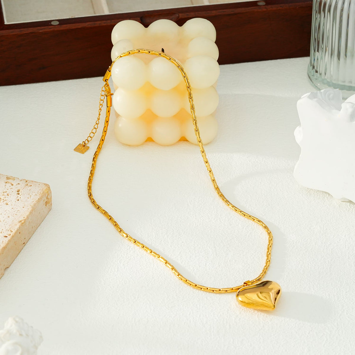 ABEL : Chaîne en câble ouvragée avec pendentif Cœur gonflé en or.