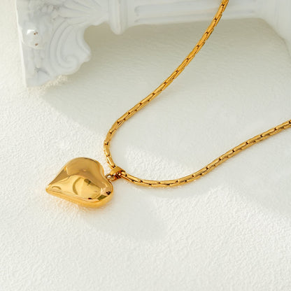 ABEL : Chaîne en câble ouvragée avec pendentif Cœur gonflé en or.