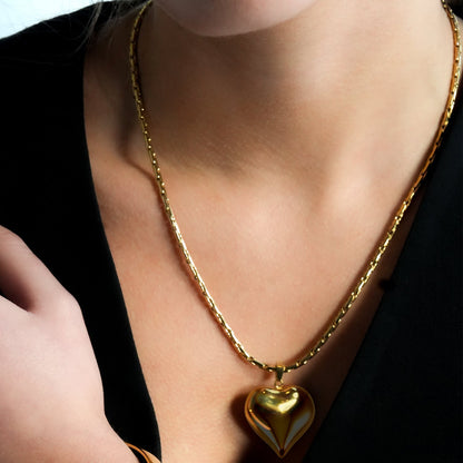 ABEL : Chaîne en câble ouvragée avec pendentif Cœur gonflé en or.