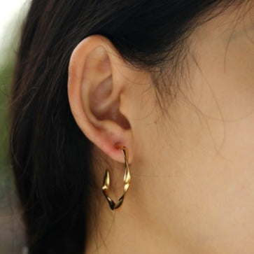 Boucles d'oreilles créoles sculpturales ADAMMA