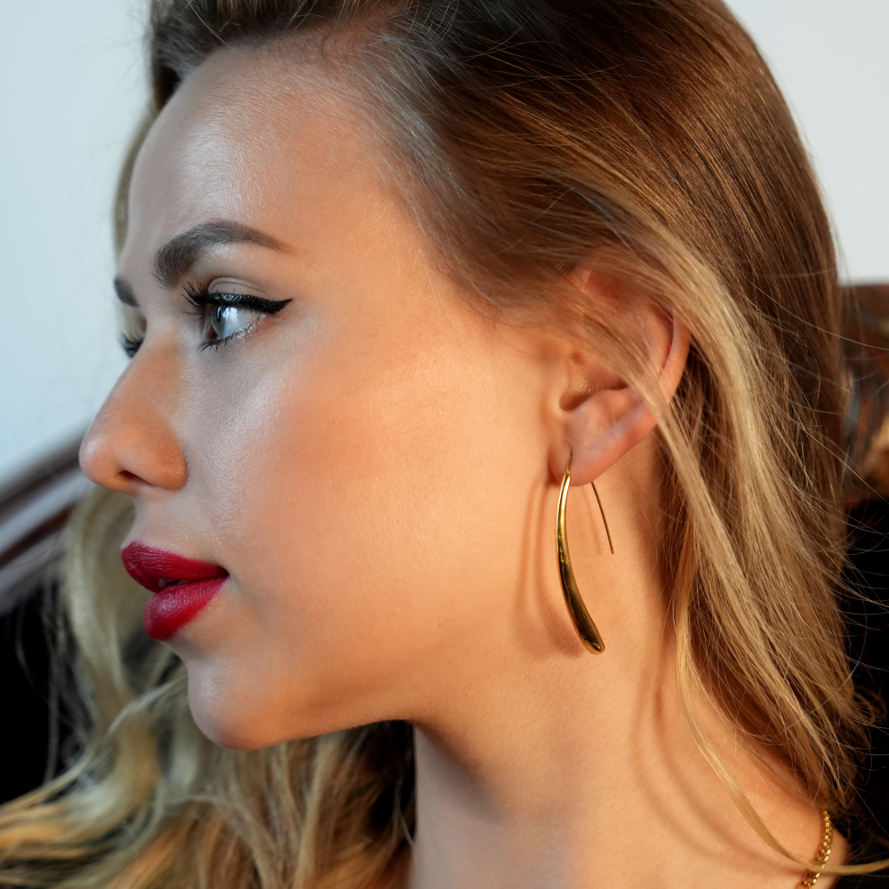 Style ADARA Or : Élégance Abstraite. Boucles d'Oreilles Géométriques Avant-Gardistes