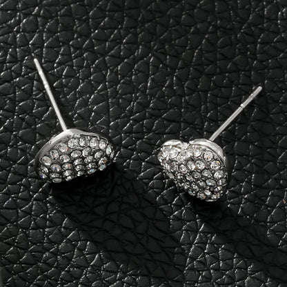 ADORE Or blanc (ton argenté) : Clous d'oreilles en forme de cœur sertis de zircons cubiques (CZ) - Déclaration d'amour
