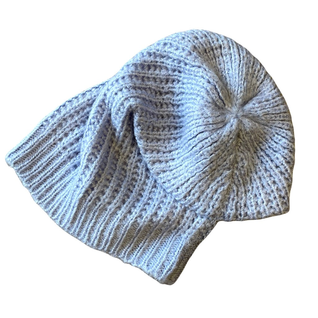 Bonnet en tricot simple avec lien arrière