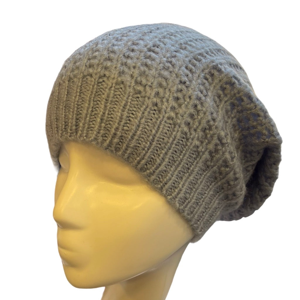 Bonnet en tricot simple avec lien arrière