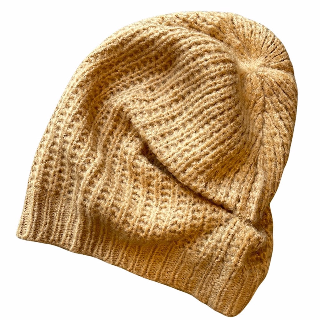 Bonnet en tricot simple avec lien arrière