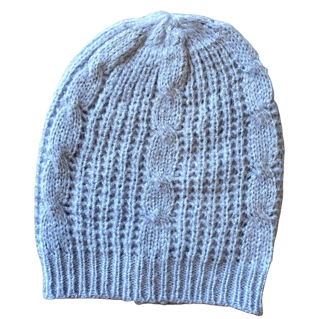 Bonnet en tricot torsadé