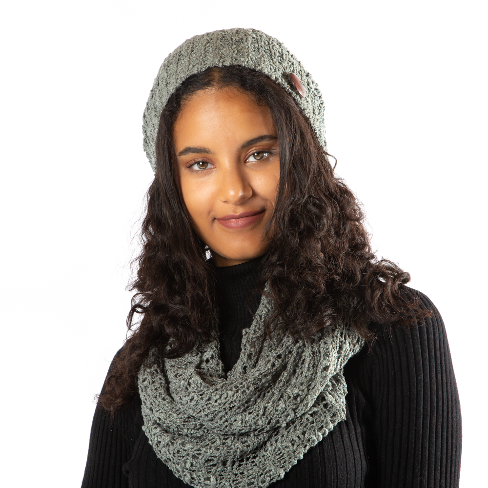 Bonnet en tricot popcorn gris avec bouton
