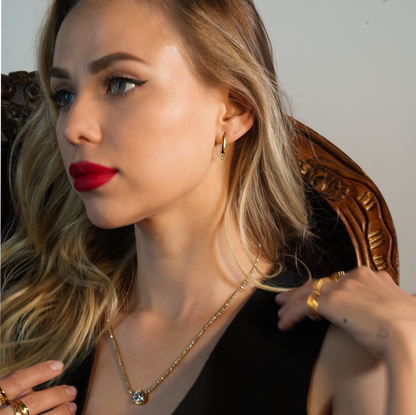 AURA : Pendentif oxyde de zirconium serti sur une chaîne perlée de mini-oxydes de zirconium