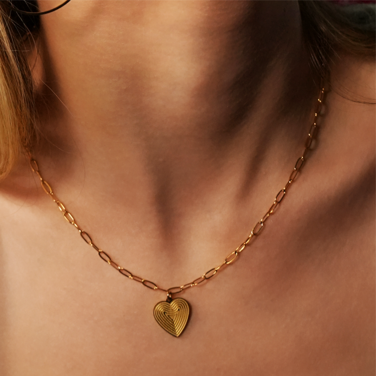 Style ALARA : Mini chaîne trombone avec un pendentif cœur à motif doré