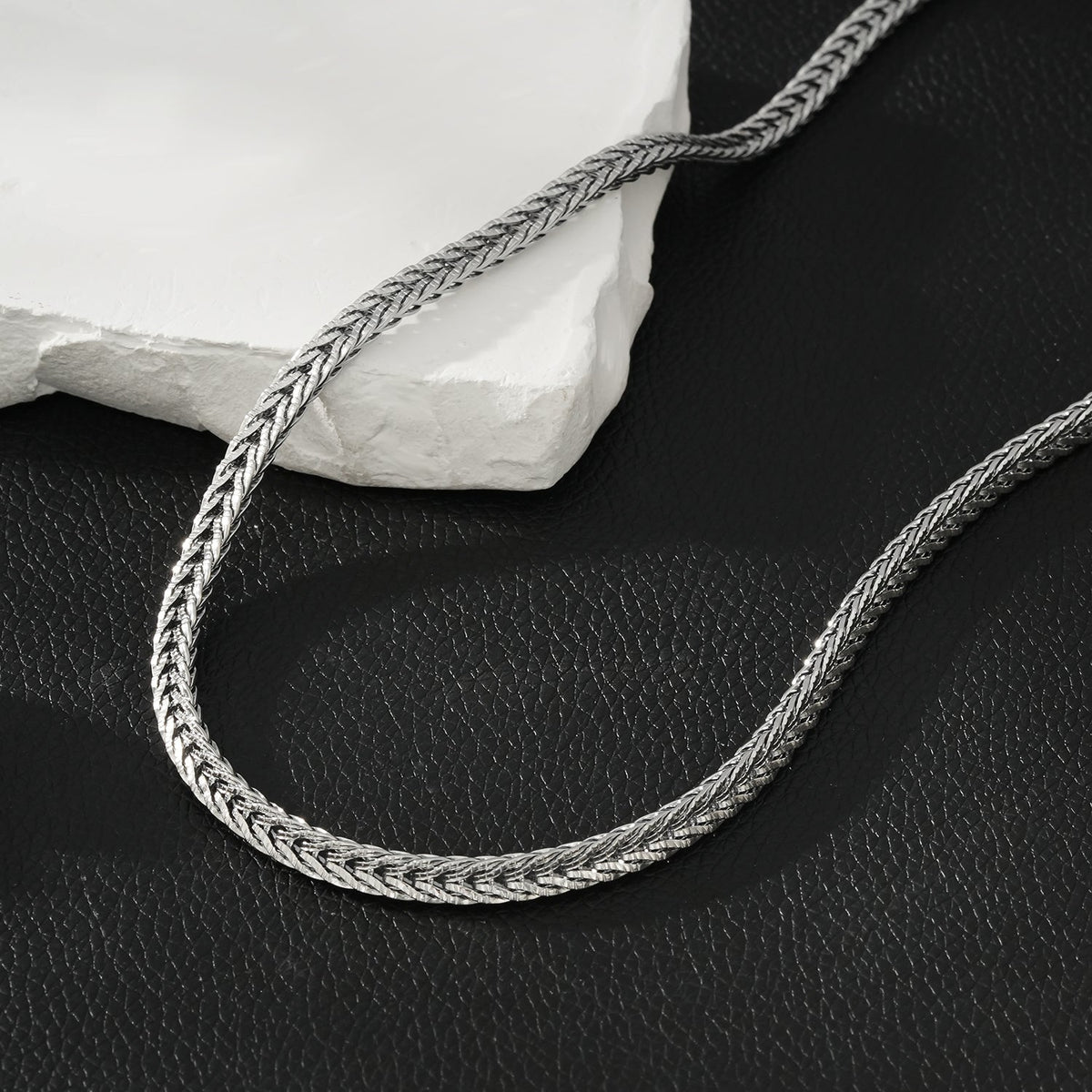 ALICE Silver (Or Blanc): Collier à Maillons Épais avec Pendentif Fermoir Anneau