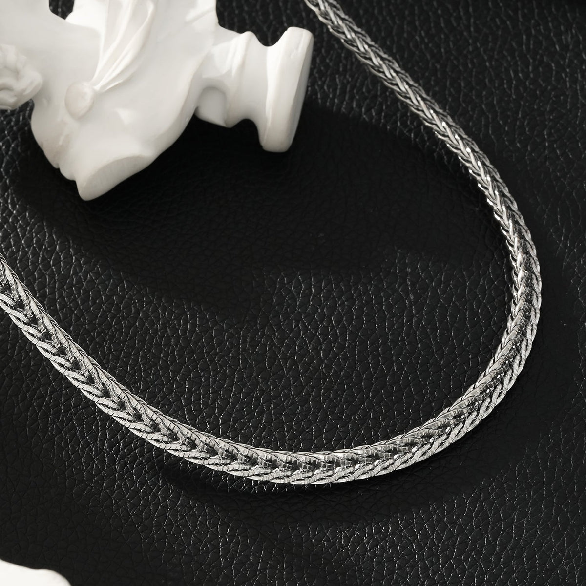 ALICE Silver (Or Blanc): Collier à Maillons Épais avec Pendentif Fermoir Anneau