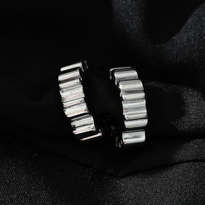 Style ALMORA : Boucles d'oreilles créoles torsadées d'inspiration rétro en or blanc (ton argenté)
