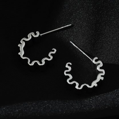 Style ALMORA : Boucles d'oreilles créoles torsadées d'inspiration rétro en or blanc (ton argenté)
