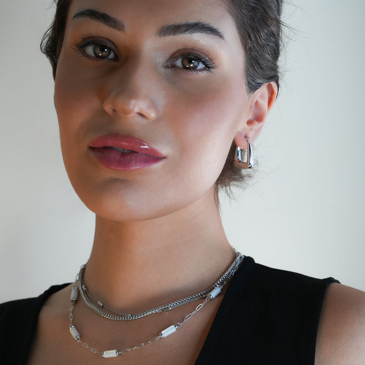 ANIKA : Boucles d'oreilles créoles mini chunky triangulaires or blanc (ton argent)