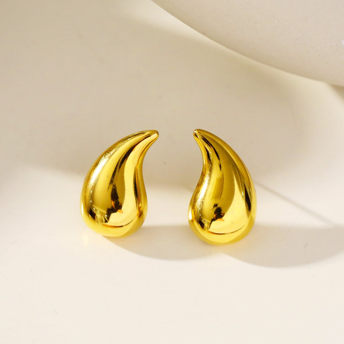 ANNIS : L'élégance dans chaque goutte – Boucles d'oreilles clous en forme de goutte