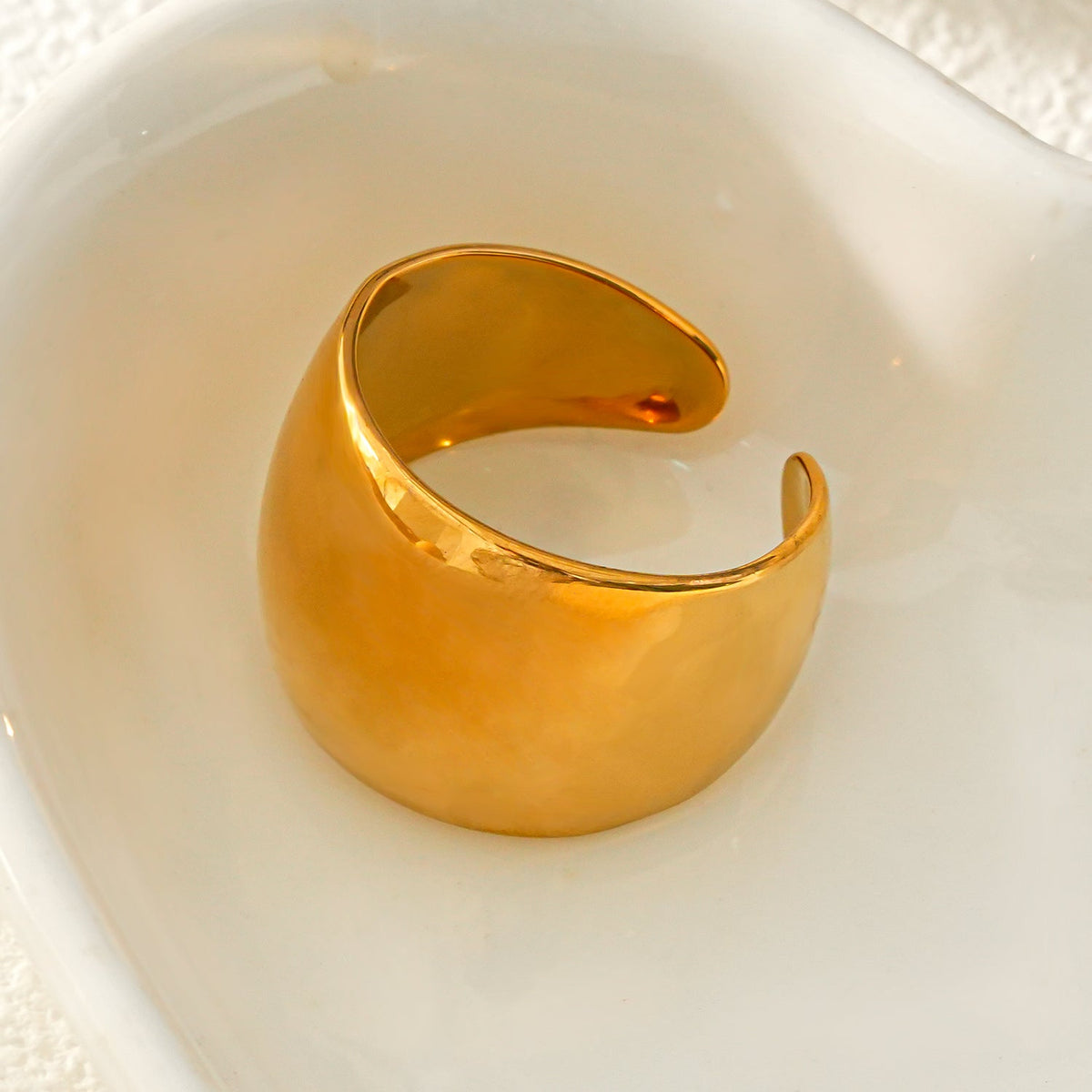 ARILOGO : Bague moderne large en or