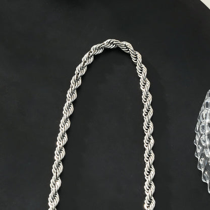 ARKLEY Or blanc (ton argent) : Collier texturé avec chaîne torsadée épaisse.